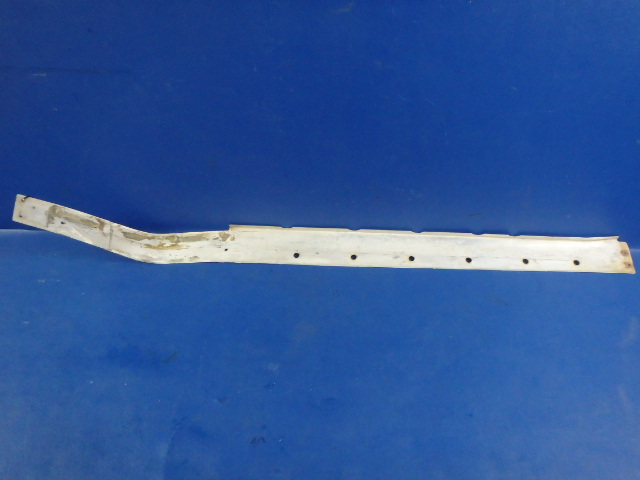 0426003-18 Cessna - FAIRING-WING LH (small crack see details)